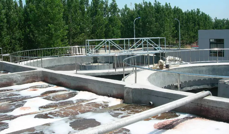 这涂料也太牛了吧！钢铁混凝土都能“穿防护服”，再也不怕锈穿烂透！（images 2）