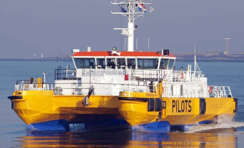 你家铁船再不用这漆,不出半年就锈成“废铁疙瘩”!