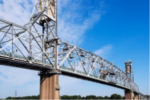 中国桥梁数量世界第一，但很多桥没到设计寿命就坏...