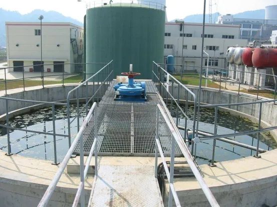 湿固化环氧聚氨酯防腐体系|潮湿基面免烘干施工,解决桥墩码头地下混凝土防腐起皮鼓包难题(images 1)